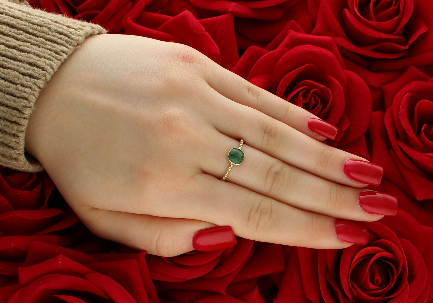 Pierścionek złoty szmaragd pr 585, D9PAA146235 SZ Piękny pierścionek marki Dall’Acqua wykonany z wysokiej jakości złota próby 585. Ponadczasowy wzór inspirowany ikonami sztuki jubilerskiej1.jpg